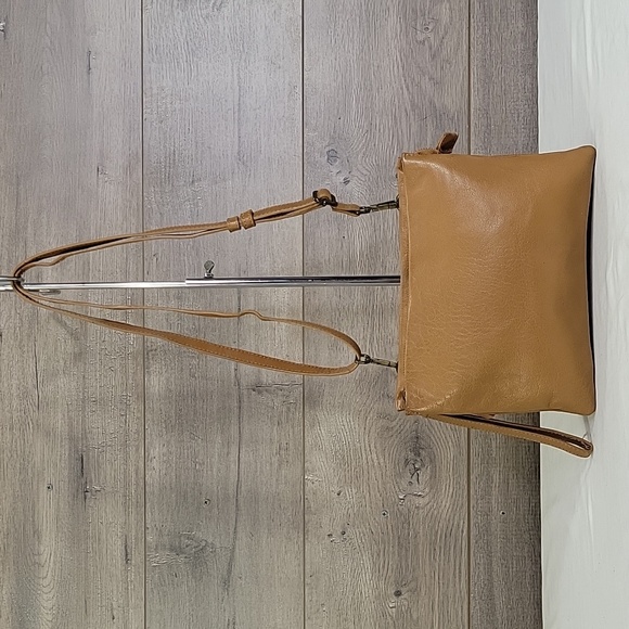 Lucky Brand Handbags - Lucky Brand Tan Leather Crossbody Bag